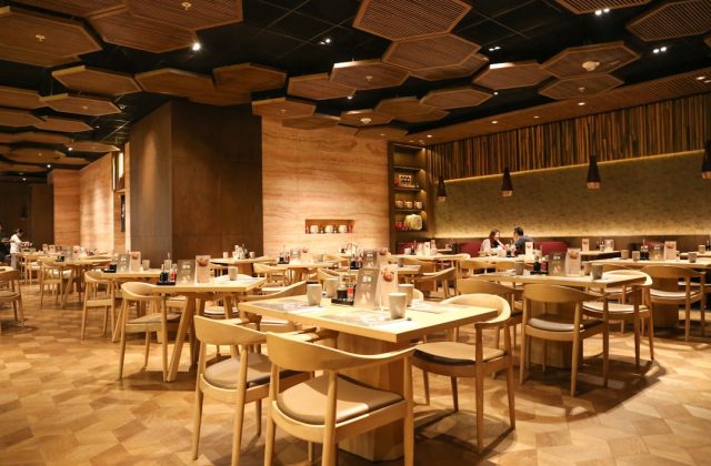 Domowa kuchnia i rodzinna atmosfera – przepis na udaną restaurację.